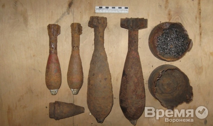 Воронежец в гараже хранил миномётные мины, авиационную бомбу и пулемёт