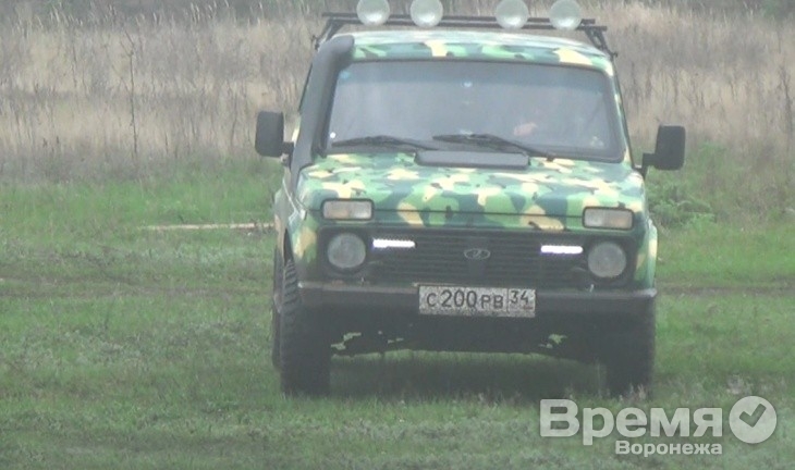 Казаки, приехавшие в Новохоперский район на авто с волгоградскими номерами, требуют от геологов свернуть работу