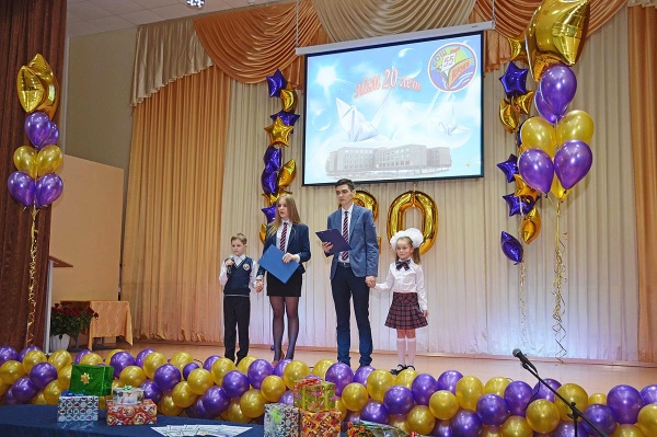 Депутаты ДСК поздравили воронежскую школу № 55 с юбилеем