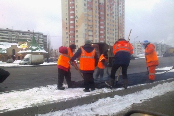 Дороги не успели построить к зиме ни в Воронеже, ни в России