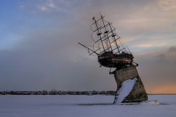 В Воронеже начался демонтаж макета корабля «Меркурий»