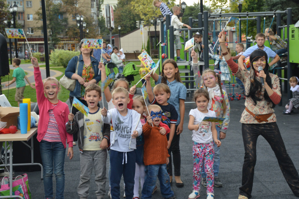 Воронежские строители подарили праздник детям микрорайона Придонской 