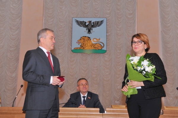 Сотрудницу Сбербанка наградили «За заслуги перед землёй белгородской»