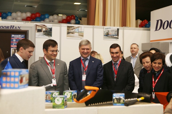 На Воронежский строительный форум заявились две сотни компаний 