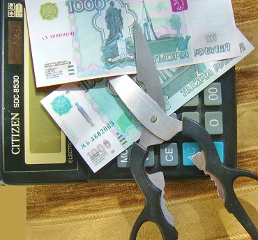 Реальная зарплата воронежцев за год снизилась на 10%