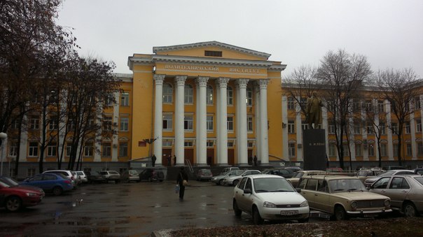 Ректор Воронежского ГТУ призвал Минобрнауки устроить «сокращенных» студентов в другие вузы