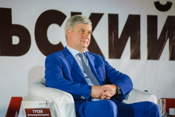 Воронежский губернатор сохранил позиции в рейтинге глав субъектов РФ