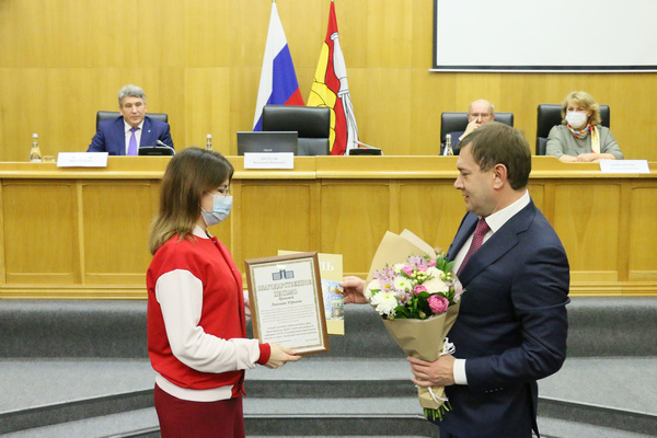 Воронежские студенты-медики получили награды облдумы за волонтерскую деятельность
