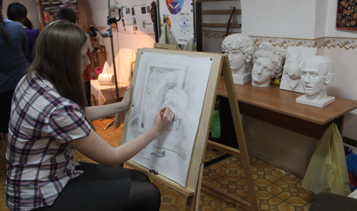 Юные художники  получили от фонда УГМК «Дети России» полный комплект гипсовых фигур 