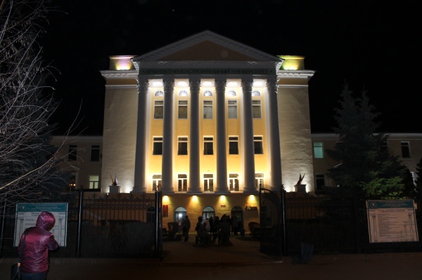 Воронежскую улицу украсило здание с уникальной светодиодной подсветкой 