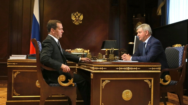 Дмитрий Медведев обсудил с главой Воронежской области помощь аграриям
