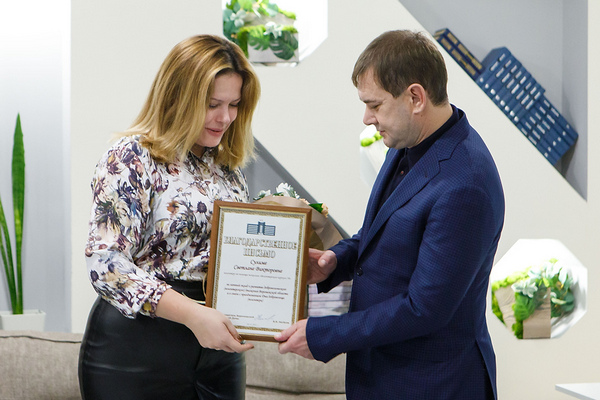 Владимир Нетесов наградил самых активных автоволонтеров Воронежской области