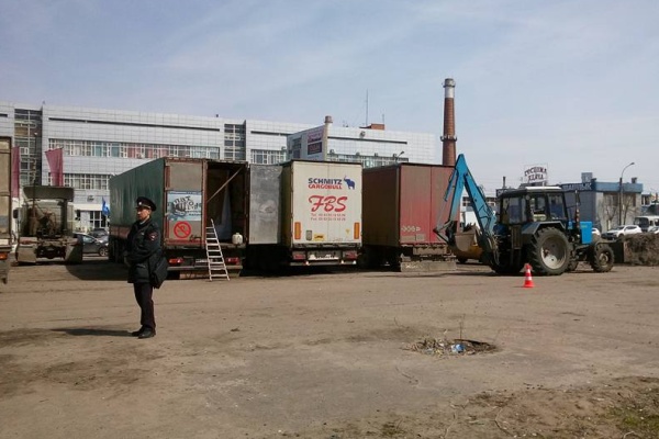 В Воронеже дальнобойщиков задержали под предлогом благоустройства территории
