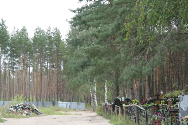 Под Воронежем предприимчивые дельцы торгуют местами на кладбище