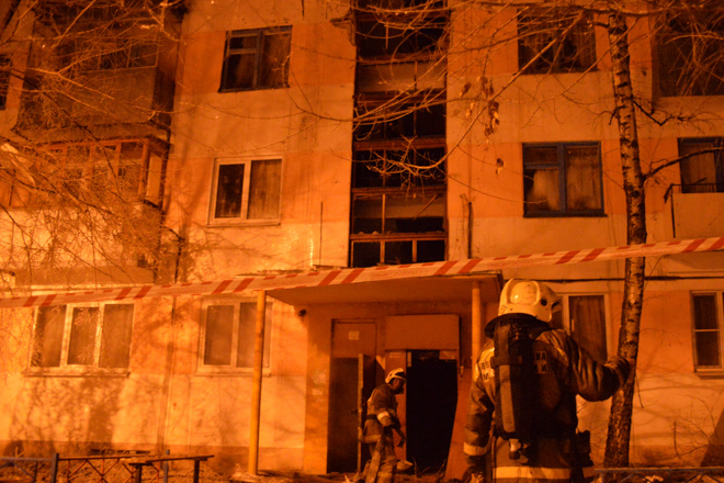 Пожар в доме на Космонавтов произошел из-за взрыва в квартире воронежского пожарного