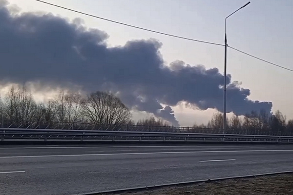 Спасателей из Воронежской области привлекли для ликвидации пожара на брянской нефтебазе