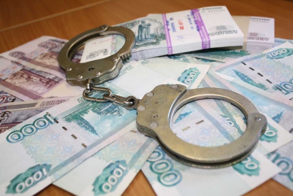 Воронежский старший судебный пристав-взяточник получила два года колонии 