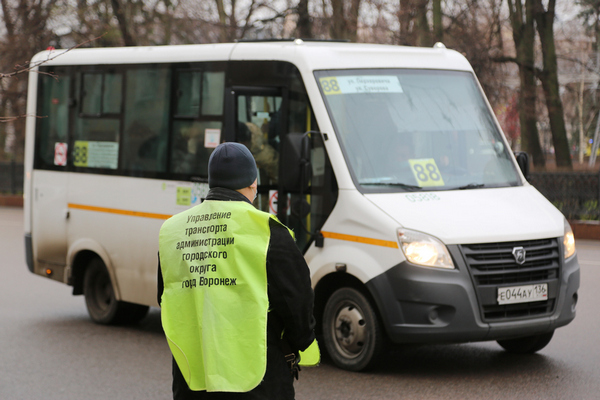 В Воронеже продолжают вести мониторинг соблюдения антиковидных мер в общественном транспорте
