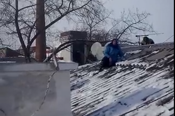 Воронежские коммунальщики столкнулись с протестом против очистки крыши от снега