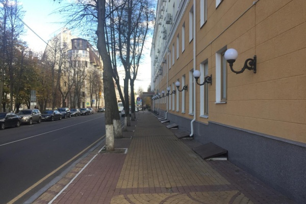 Воронежские власти сэкономили почти 1,5 млн на укладке тротуаров