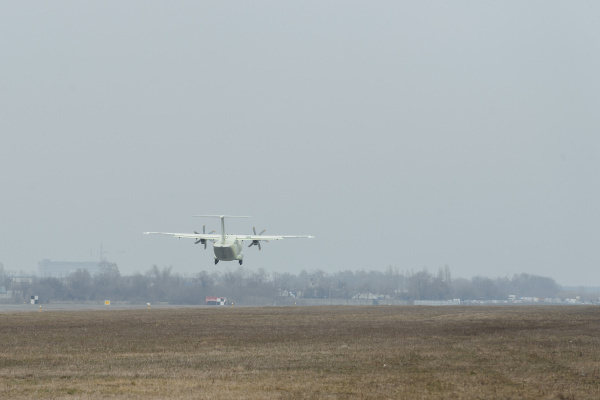 Владимир Путин объявил о завершении испытаний воронежского самолета ИЛ-112В