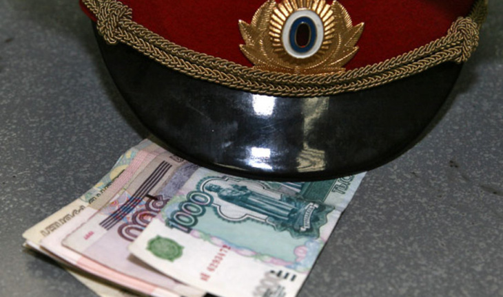 Бывший полицейский два года доил воронежских предпринимателей