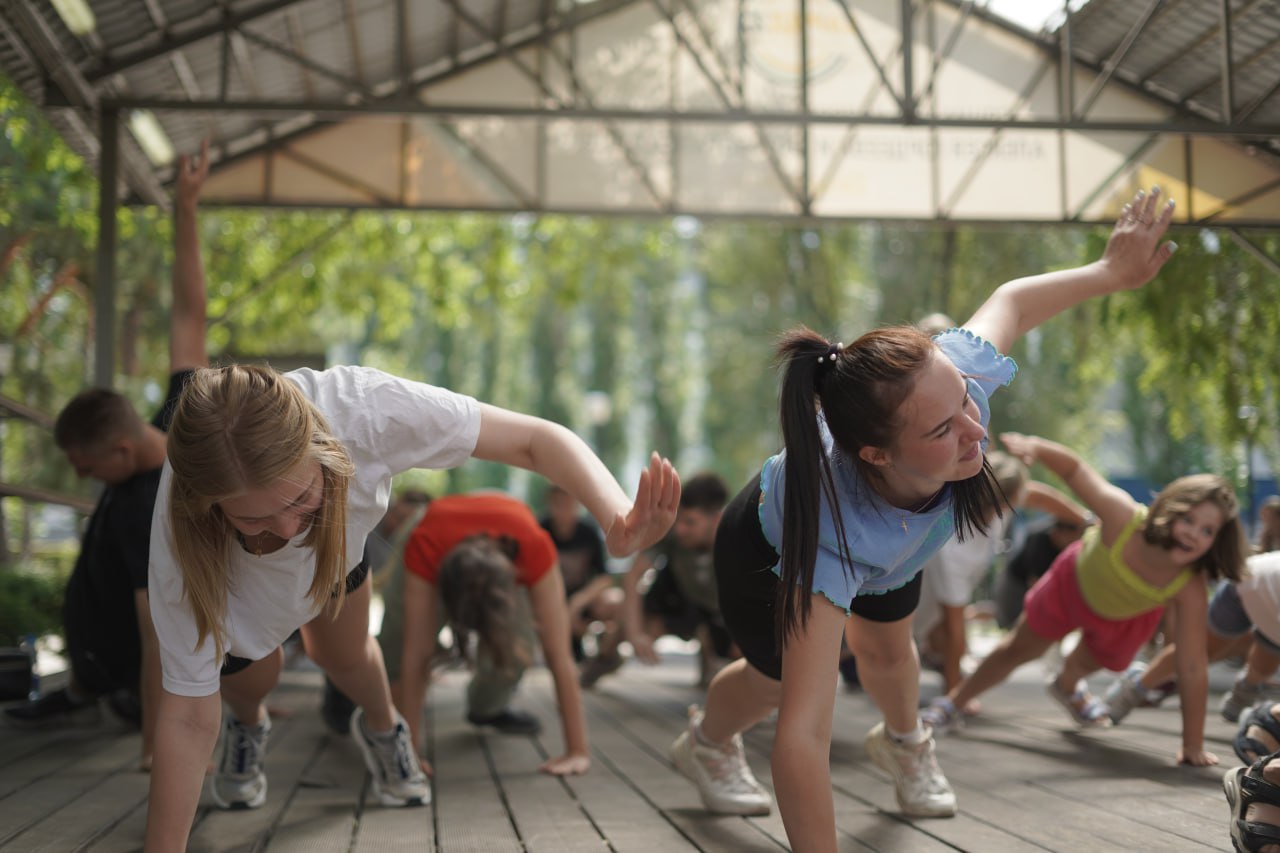 «Улетная зарядка» вновь собрала любителей физкультуры в Парке «Алые паруса»