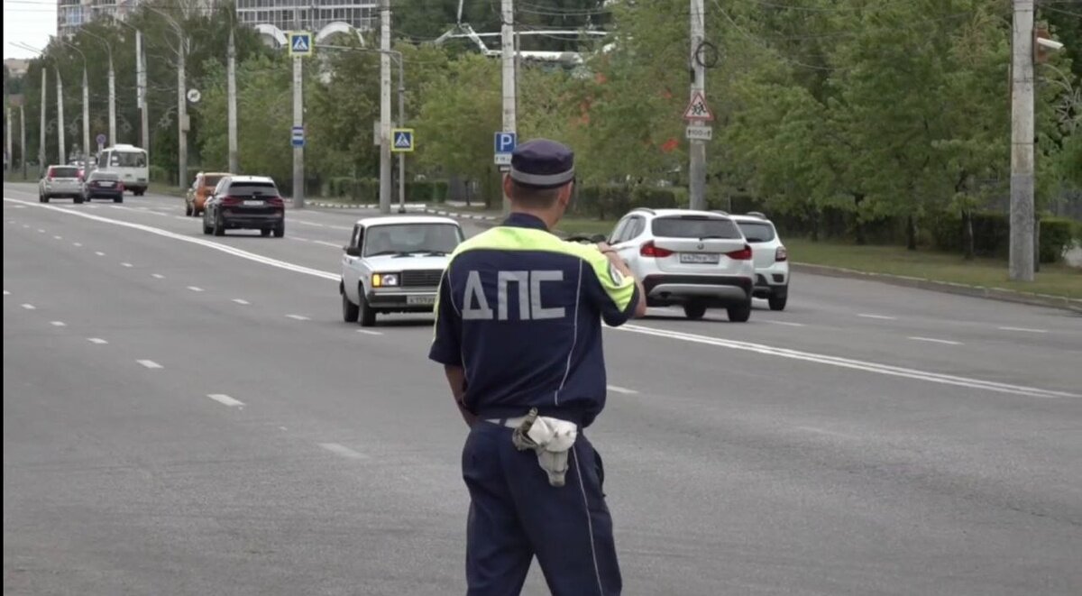 18 работающих в такси нелегалов задержали в Воронежской области