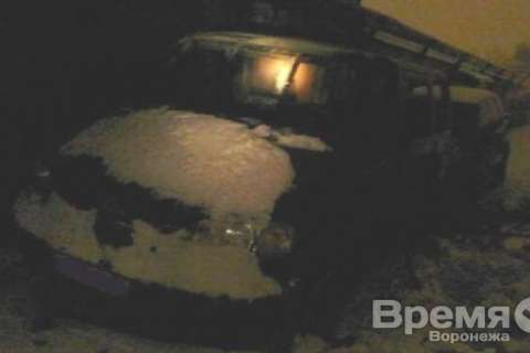 Утром в Воронеже загорелся микроавтобус