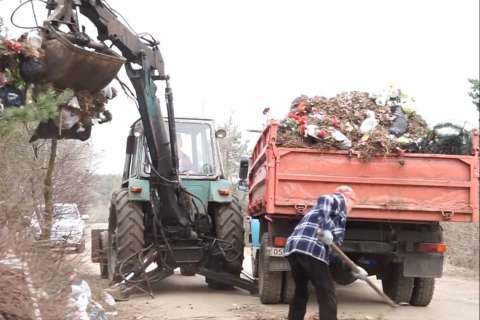 После Пасхи с воронежских кладбищ вывезли четверть годового объема мусора