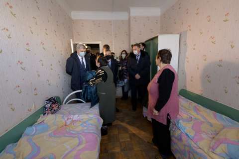 Александр Гусев встретился с эвакуированными из Донбасса в санатории им. Горького
