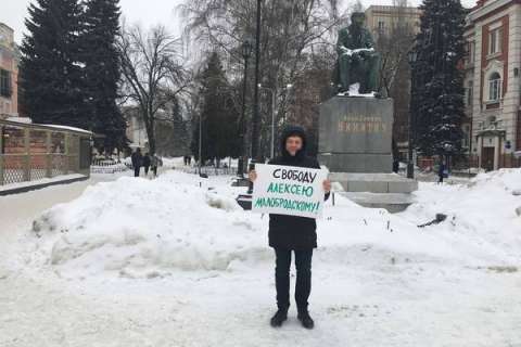 Худрук воронежского Камерного провел пикет в защиту Алексея Малобродского