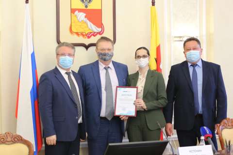 Мэр Воронежа Вадим Кстенин наградил победителей программы «Формула хороших дел»