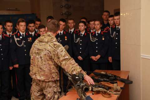 В Воронеже сотрудники ФСБ провели образовательные дни для старшеклассников