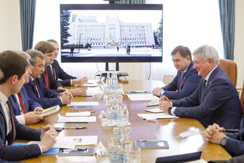 Владимир Нетесов вместе с губернатором обсудил социально-экономическое развитие региона