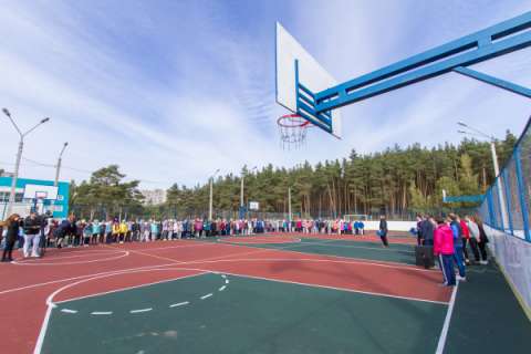 Воронежским школам подарили две спортплощадким