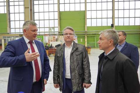 Мэр Воронежа Вадим Кстенин поручил искать средства на приведение в порядок пешеходного моста в Придаче
