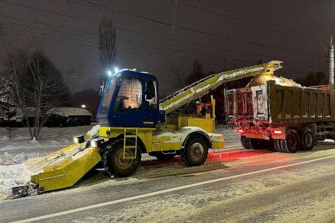 Коммунальные службы Воронежа продолжают очистку улиц от снега