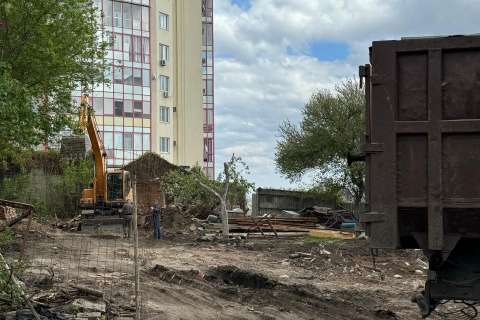 «Фантомная» стройка в Воронеже: кто ведет работы на переулке Бауманский?