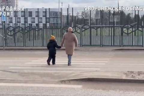 Родители боятся отпускать детей в школу из-за опасного перехода в Воронеже