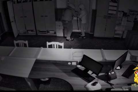 Полиция опубликовала видео с ограбившими мясокомбинат преступниками