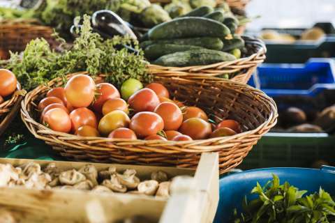 В мае в Воронеже продукты дешевели, услуги дорожали