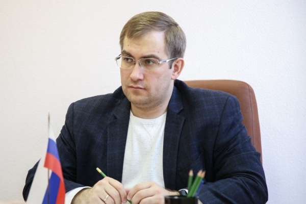 Воронежский политолог Дмитрий Нечаев: «Выскочка Артем Зубков словно мелкий чертик из табакерки, который выпрыгнул из «молодежной песочницы» Воронежский политолог Дмитрий Нечаев: «Выскочка Артем Зубков словно мелкий чертик из табакерки, который выпрыгнул из «молодежной песочницы»