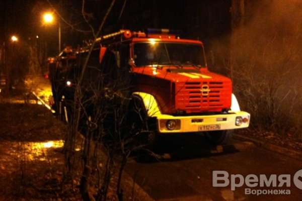 В Воронеже из-за пожара в подвале многоэтажки эвакуировали 39 человек В Воронеже из-за пожара в подвале многоэтажки эвакуировали 39 человек