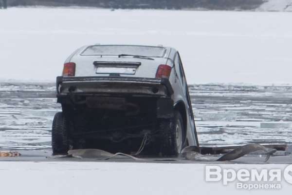 Воронежские спасатели рассказали, что делать, когда оказались в тонущем автомобиле Воронежские спасатели рассказали, что делать, когда оказались в тонущем автомобиле
