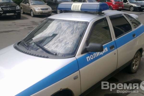 Воронежский филиал Почты России отметил лискинского полицейского Воронежский филиал Почты России отметил лискинского полицейского