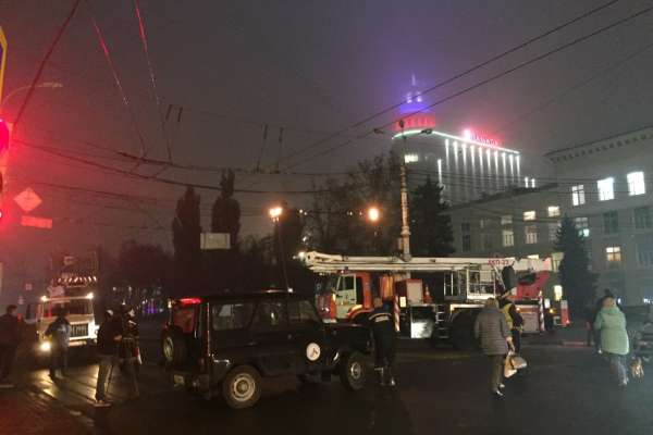Центр Воронежа перекрыли из-за ЧП у здания мэрии Центр Воронежа перекрыли из-за ЧП у здания мэрии