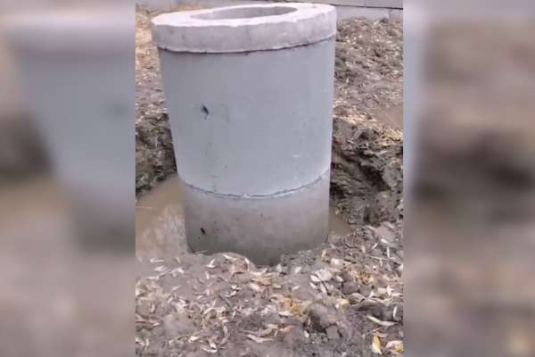 В жилом квартале Семилук хотят сделать точку сброса нечистот В жилом квартале Семилук хотят сделать точку сброса нечистот