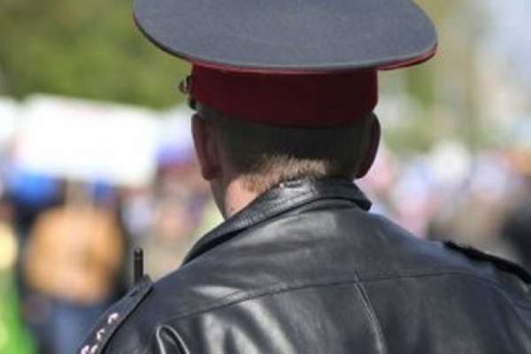 Воронежские прокуратура и ГУ МВД озадачены писающим полицейским Воронежские прокуратура и ГУ МВД озадачены писающим полицейским