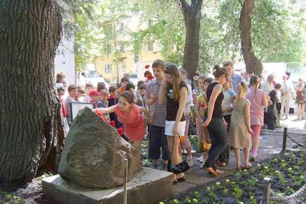 В Воронеже пройдет митинг памяти детей, погибших при фашистской бомбардировке В Воронеже пройдет митинг памяти детей, погибших при фашистской бомбардировке